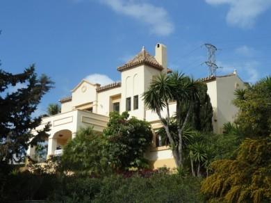 Chalet con 4 dormitorios se vende en Estepona, Costa del Sol