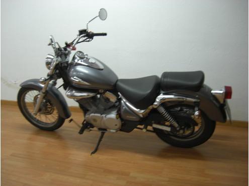 CUSTOM 125  CON CARNET COCHE