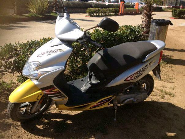 se vende moto jog en buen estado