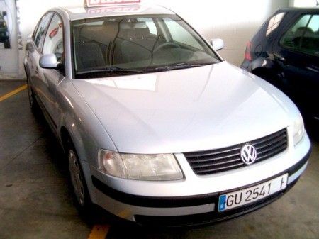 VOLKSWAGEN PASSAT  - Badajoz