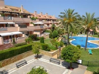 Apartamento con 2 dormitorios se vende en Marbella, Costa del Sol