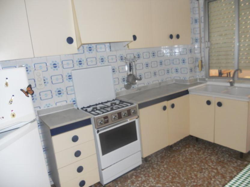 Se vende apartamento de tres dormitorios