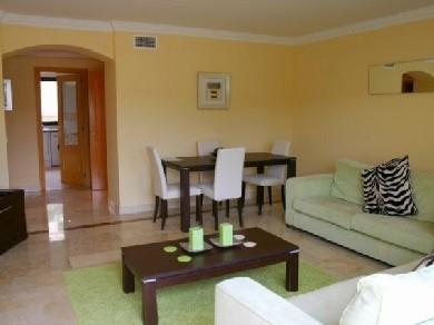 Apartamento con 2 dormitorios se vende en Estepona, Costa del Sol