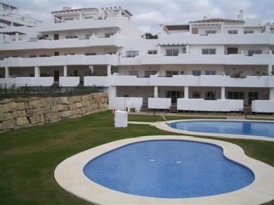 Apartamento con 2 dormitorios se vende en Estepona, Costa del Sol