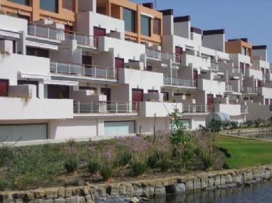 Apartamento con 2 dormitorios se vende en Estepona, Costa del Sol