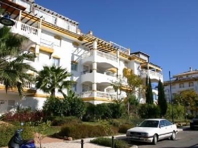 Apartamento con 2 dormitorios se vende en Marbella, Costa del Sol