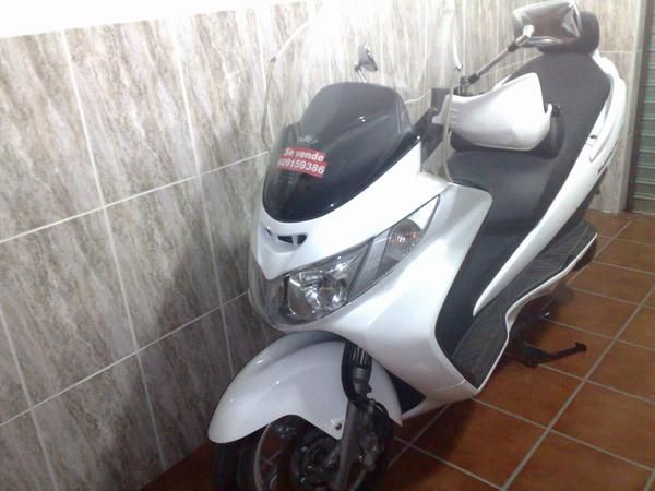 VENDO SUZUKI BURGMAN 400