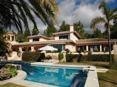 Chalet con 6 dormitorios se vende en Marbella, Costa del Sol