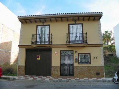 Chalet con 6 dormitorios se vende en Alhaurin el Grande