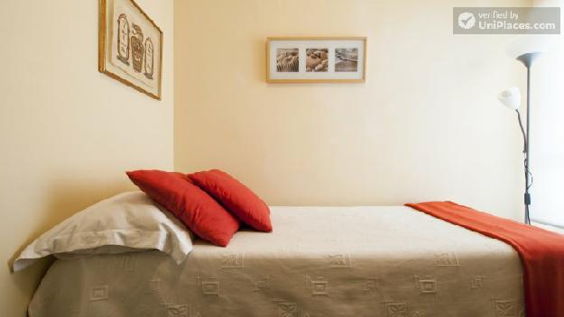 Rooms available - Elegant 2-bedroom apartment north of trendy Chamartín