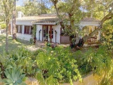 Chalet con 4 dormitorios se vende en Marbella, Costa del Sol