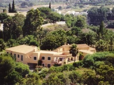 Chalet con 5 dormitorios se vende en Benahavis, Costa del Sol