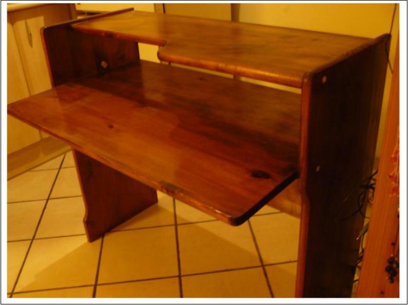 Mesa de ordenador de madera