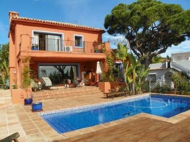 Chalet con 3 dormitorios se vende en Marbella, Costa del Sol