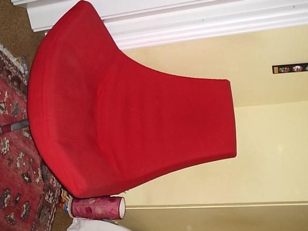 Mágnifico sillón rojo de diseño contemporaneo