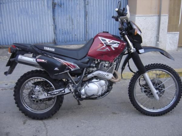 SE VENDE YAMAHA XT 600 E, por  2500