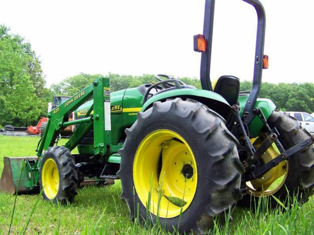 JOHN DEERE Modelo: 4400