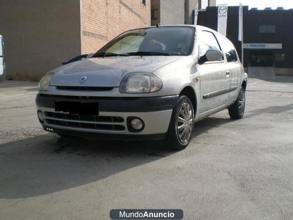 RENAULT - CLIO 1. 4 GASOLINA