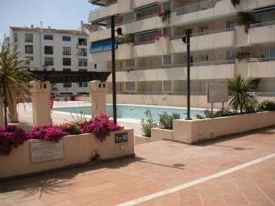 Apartamento con 3 dormitorios se vende en Marbella, Costa del Sol