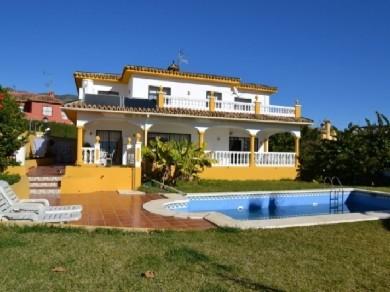 Chalet con 5 dormitorios se vende en Marbella, Costa del Sol