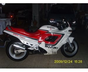 SUZUKI GSX 750 F