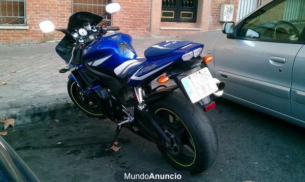 VENDO YAMAHA R6 COLOR AZUL