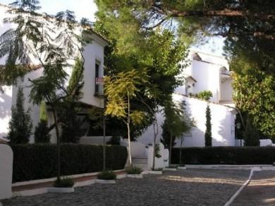 Apartamento con 2 dormitorios se vende en Marbella, Costa del Sol