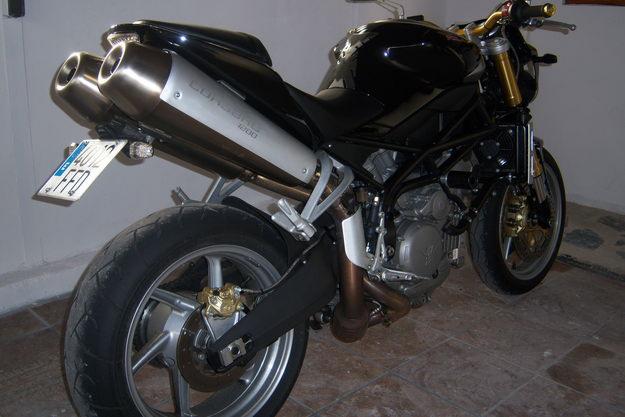 brutale-corsaro-fz1-naked-streetfighter