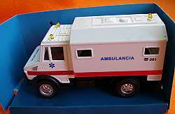 Mercedes-Benz Unimog Ambulancia (escala 1:43)