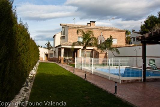 4 Dormitorio Chalet En Venta en Montserrat, Valencia