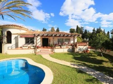 Chalet con 4 dormitorios se vende en Fuengirola, Costa del Sol