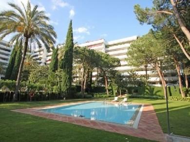 Apartamento con 4 dormitorios se vende en Marbella, Costa del Sol