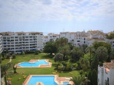 Apartamento con 3 dormitorios se vende en Marbella, Costa del Sol