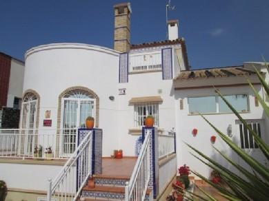 Chalet con 3 dormitorios se vende en Villamartin, Costa Blanca