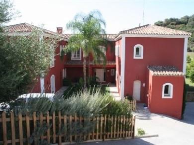 Chalet con 5 dormitorios se vende en Benahavis, Costa del Sol