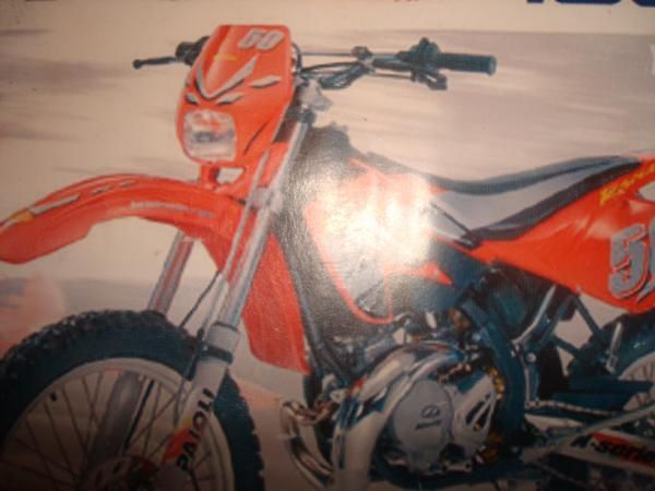 moto beta trueva en rojo