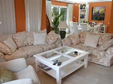 Apartamento con 2 dormitorios se vende en Marbella, Costa del Sol