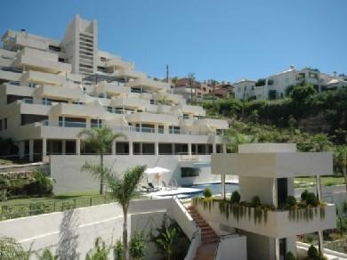 Apartamento con 2 dormitorios se vende en Marbella, Costa del Sol