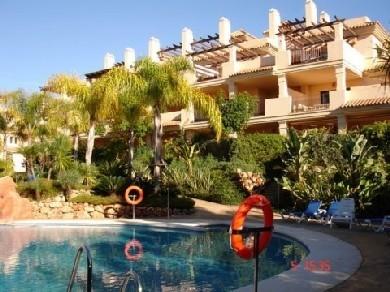 Apartamento con 3 dormitorios se vende en Marbella, Costa del Sol