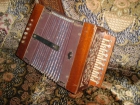 Se vende acordeon aleman , antiguo mas de 78 años , en madera , buen estado . una joya . - mejor precio | unprecio.es