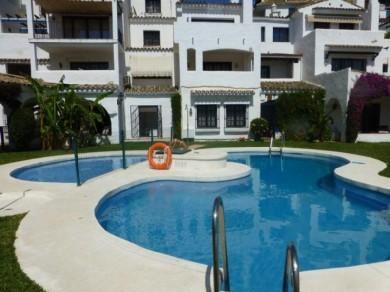 Apartamento con 2 dormitorios se vende en Marbella, Costa del Sol