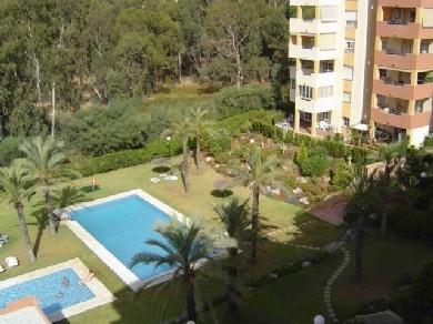 Apartamento con 2 dormitorios se vende en Estepona, Costa del Sol