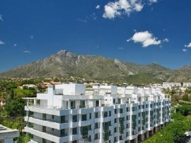 Apartamento con 3 dormitorios se vende en Marbella, Costa del Sol