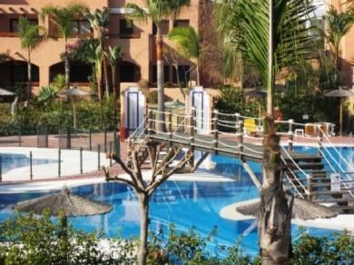 Apartamento con 2 dormitorios se vende en Estepona, Costa del Sol