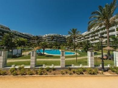 Apartamento con 3 dormitorios se vende en Marbella, Costa del Sol