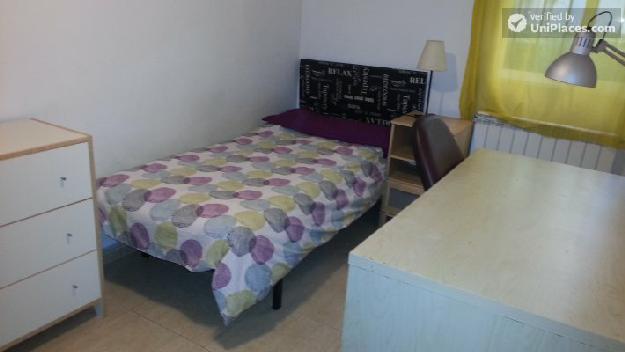 Rooms available - Typical Madrid 4-bedroom apartment close to the centre of Madrid