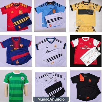 los fútbol camisetas de niños, España Inicio color rojo, lejos de color azul, España de color amarillo el portero