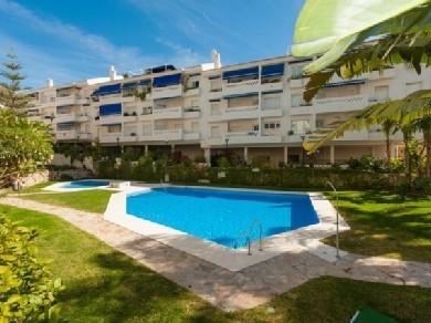 Apartamento con 3 dormitorios se vende en Marbella, Costa del Sol