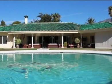 Chalet con 10 dormitorios se vende en Marbella, Costa del Sol