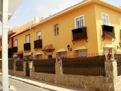 Chalet con 4 dormitorios se vende en Fuengirola, Costa del Sol